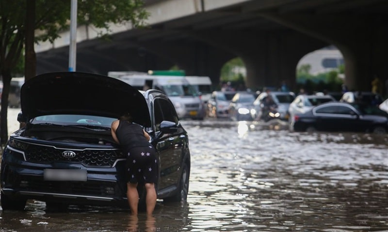 làm gì khi ô tô bị ngập nước