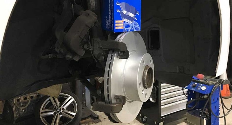 khi nào kiểm tra má phanh ô tô