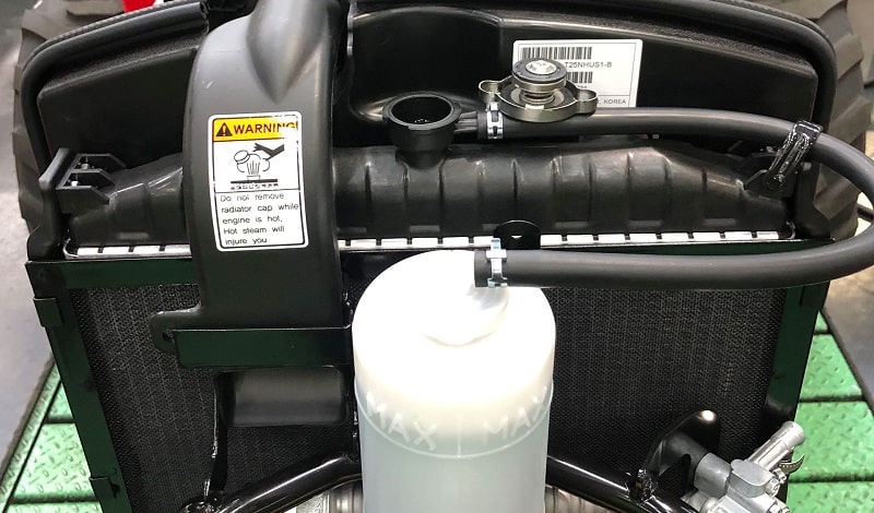 súc két nước động cơ ô tô bằng máy