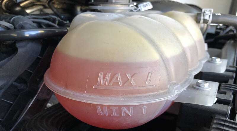 bổ sung nước làm mát ô tô