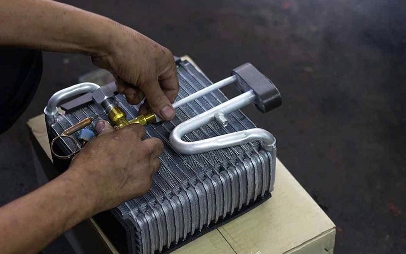 kiểm tra dàn lạnh xe ô tô