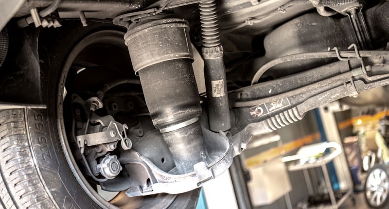 bơm nâng gầm bị hỏng