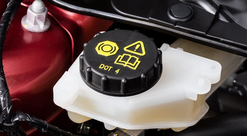 cách kiểm tra dầu phanh trên xe ô tô