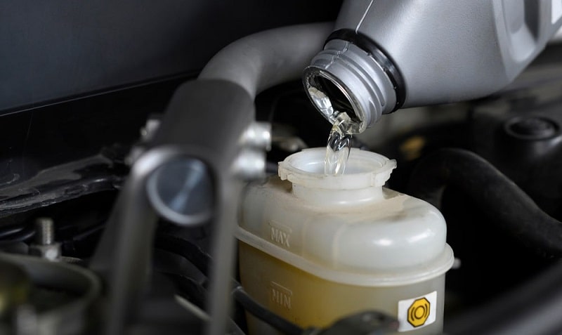 giá thay dầu phanh ô tô