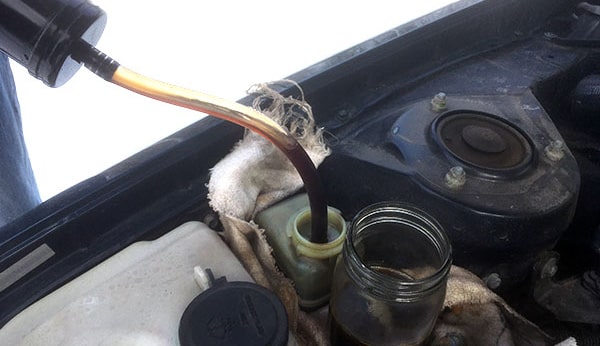 quy trình thay dầu lái trên xe ô tô